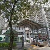 Vista komanwel condominium 1400sqft renovated furnished corner unit