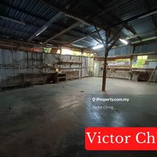 Warehouse/Workshop For Rent: Located in the heart of Ayer Itam