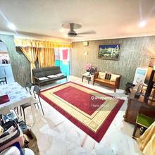 Renovated Flat Top Floor Near KLCC Strategic Location Near MRT Cheap