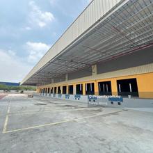 Port Klang Grade A Mega Warehouse Factory with Multi Loading Bays