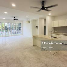 Emerald Bay - 4 Storey Link House Courtyard