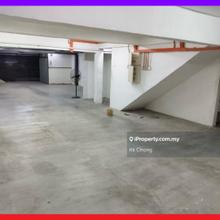 Limited unit / Renovated / 3.5 Storey Link Factory