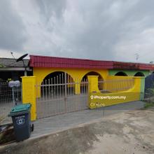 Plentong single storey house for rent (semi furnish) Rm 1500 renovated