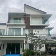 3 storey Superlink Corner lot USJ Heights for sale! Big land