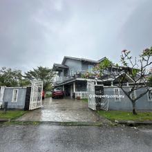 Very nice corner lot semi d with renovation call Andy for viewing 