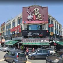 Bandar Puteri  Corner Lot With Lift