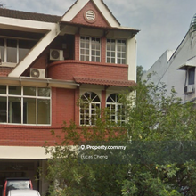 Corner lot upper floor townhouse for sale