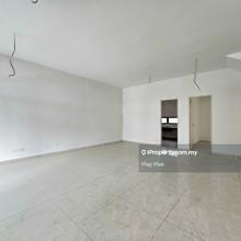 Freehold Ujong Pasir Gated 2 1/2 Storey 6 Rooms Terrace for Sale