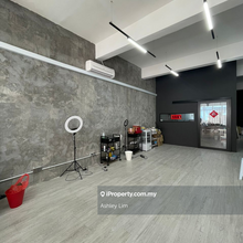 Prime location in Taipan, Lift access , Ideal for business or office