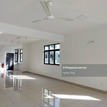 Townhouse ground floor 26x80