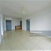 1018 sqft // klcc view // 2 car park 