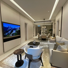 Fully Furnsihed with Stunning KLCC View . Key On Hand ! 