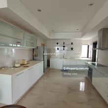 Well Renovated Spacious Living, High Ceiling, Breezy KLCC View Balcony