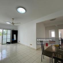 Clean and well kept unit. Move in condition