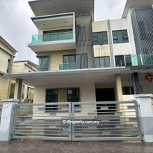 Vista hill, taman vista mahkota semi-D house for sale