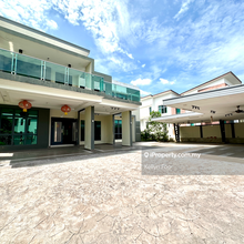 Renovated with large spaces house