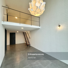 Corner duplex unit with cozy vibes, new repainted! 