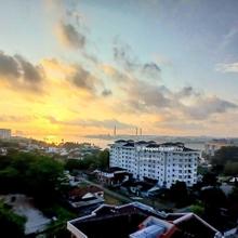 Putri Indah Apartment @ 6 min to ciq custom / singapore / 4bed 3bath