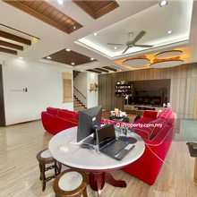 Upper Floor, Lake View