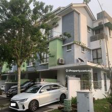 Park Villa Townhouse Freehold 1590sf 3room Reno Gated and Guarded