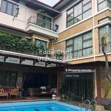 Bungalow with Private Swimming Pool, Spacious, Fully Renovated