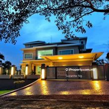3-Storey Bungalow with Golf Club View 