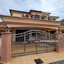 Well maintained fully furnished corner lot 