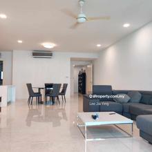 Good buy. Pool view. Quiet. Good condition.