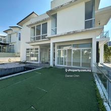 Partly furnished unit / Corner lot Bungalow / Non bumi lot