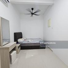 Pavillion Partition Room 8 min walk to Check Point  rent 900