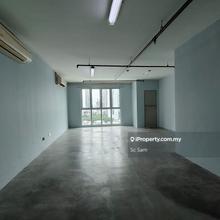 Freehold Studio corner unit selling below market rate