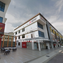 Corner, plenty of parking space