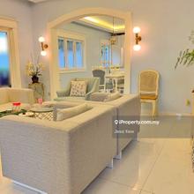 Corner Bungalow with Swimming Pool 