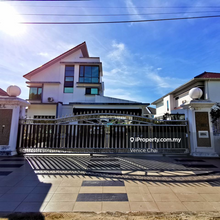 Two and Half Storey Bungalow For Sale 