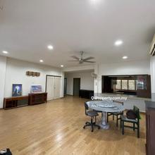 Low Density Spacious Apartment in a Super Convenient Location 