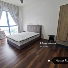 Sqwhere - master and medium room available now (female unit) 