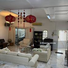 Ideal home to all amenities, 4km from the famous teluk chempedak beach