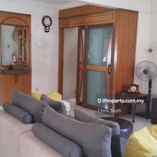 Renovated & frunished bungalow at great & central location!