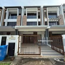 Setia Utama 2 ( Edulis ) Three Storey House For Sale 
