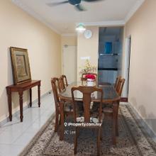 Ready to move in with good condition, 3 bedrooms with 2 carparks 