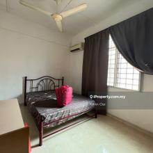 Peaceful & Renovated Townhouse Unit (5mins walk to the Seaside)