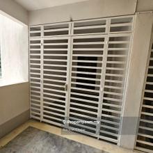 Ixora height , 950sf , corner unit 