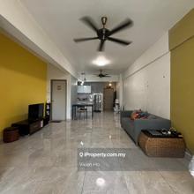 Near by MRT station. Strategic location.