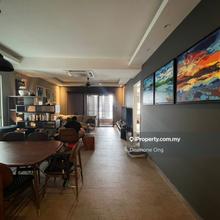 Fully renovated unit, superior condition, high floor 