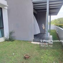 Private Garden unit with 3 car park
