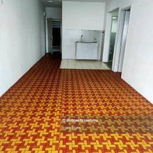 Renovated Freehold Near Lift