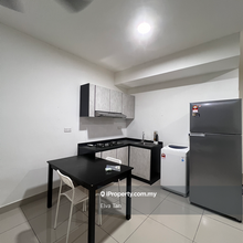 Studio Private Room Available now with one carpark