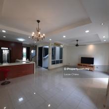 Adiva parkhome strategic location across the road to waterfront lake 