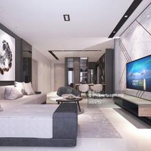 Free 70% Furnished, Ready move in, High cash back, Beside Uni & Mall