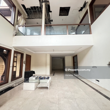 Corner with huge land,Gated guarded,10000sf,freehold,foreigner can buy